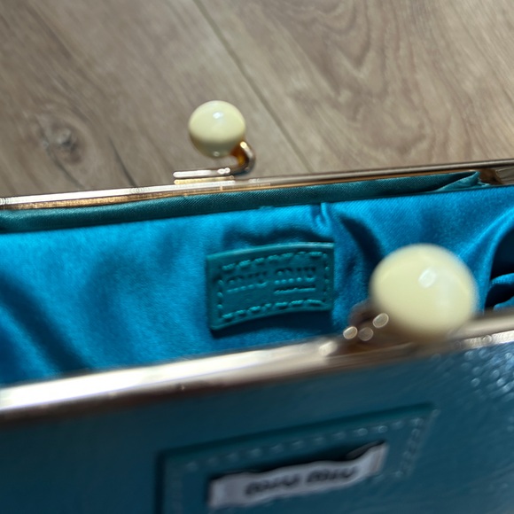 MIU MIU Patent Turquoise Blue Clutch - Picture 4 of 8